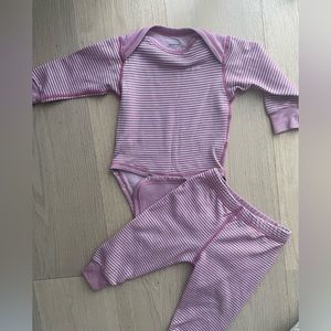 Patagonia baby base layer. 6months. Pink stripped. Excellent condition.